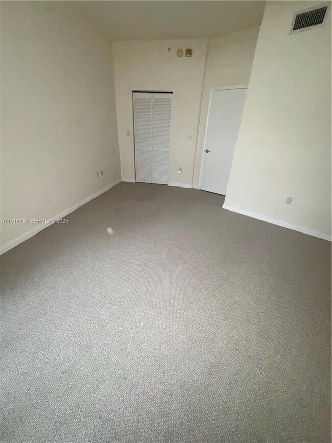 Building Photo - 19501 W Country Club Dr