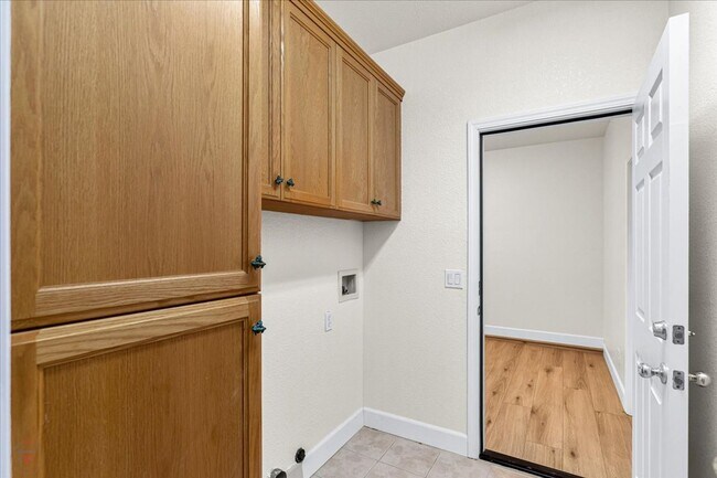 Building Photo - Beautiful 3(4) Bedroom/2 Bath Home Located in Lodi Ca