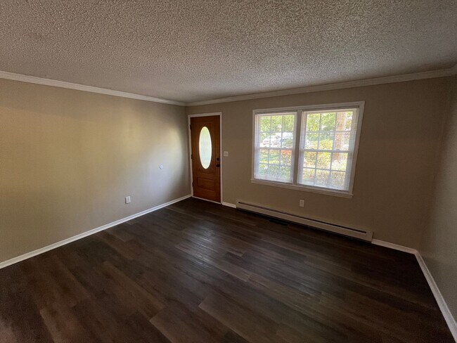 Building Photo - Charming 3-bedroom, 1.5-bathroom property in Pfafftown