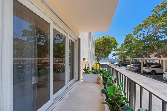 Building Photo - 1801 S Flagler Dr