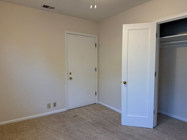 Building Photo - Cozy 2 Bedroom Home