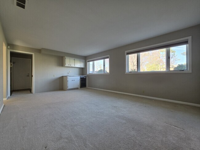 Building Photo - 3835 Lost Valley Rd SE