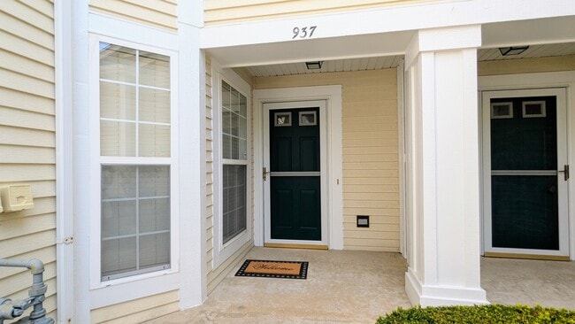 Building Photo - 937 Huntington Dr