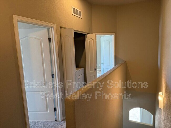 Building Photo - 2725 E Mine Creek Rd