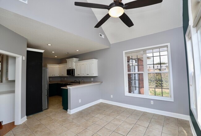 Building Photo - 1855 Beachforest Way