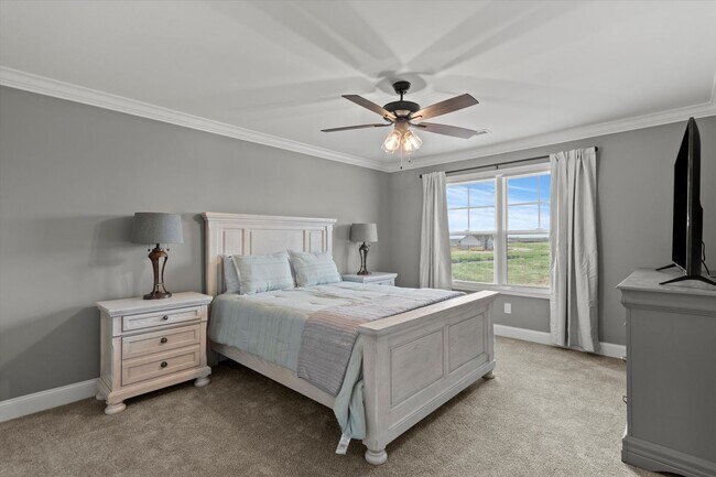 Building Photo - Fully Furnished and Move-In Ready! Flexible Lease Options Available!