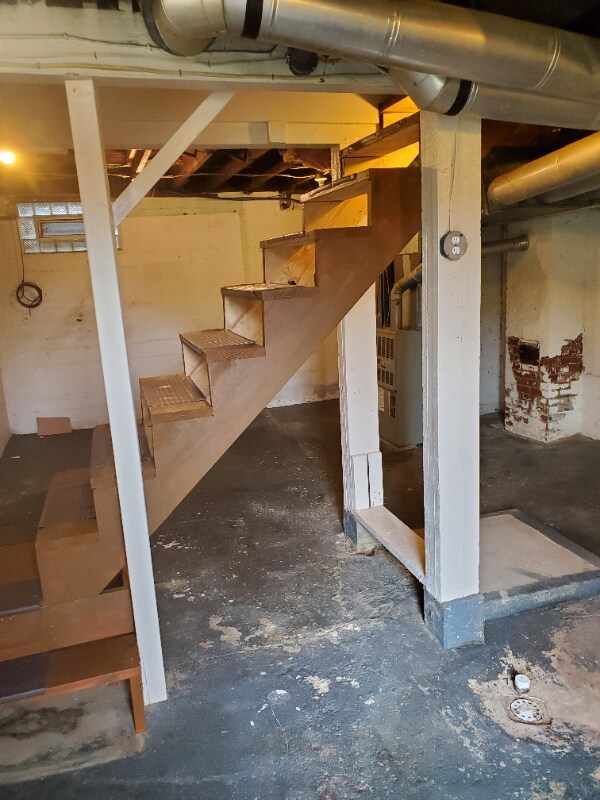 Building Photo - 829 Vankirk St