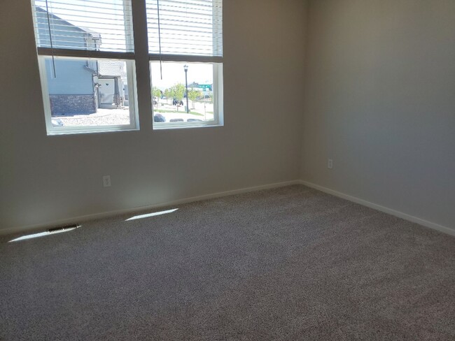 Building Photo - Modern 2 Bed / 2 Bath 1st Floor Condo w/ 1...