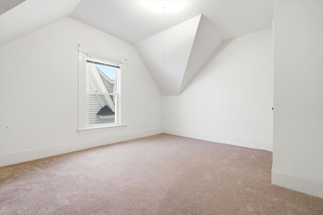 Building Photo - 135 Sagamore St