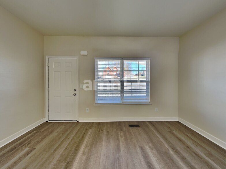 Building Photo - 140 Abbey Rd