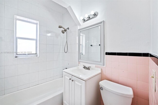 Building Photo - 3571 SW 10th St