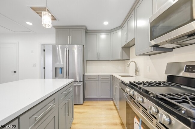 Building Photo - 169 New St