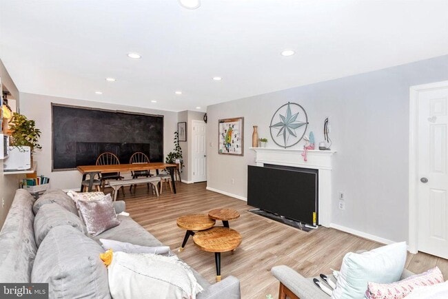 Building Photo - 703 Mountainview Dr