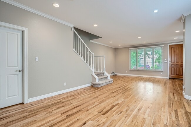 Building Photo - 247 S Garfield St