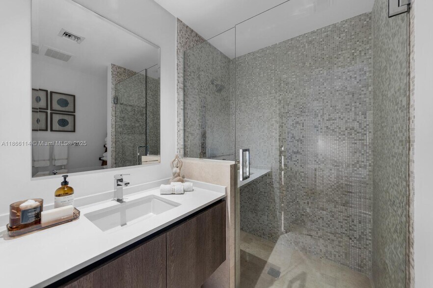 Building Photo - 88 SW 7th St