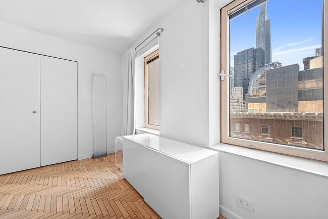 Building Photo - 106 Central Park S