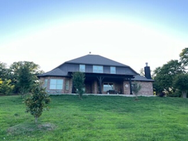 Building Photo - Very Nice 5 bedroom 3.5 bath home in Luther