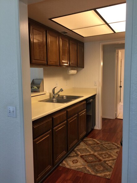 Building Photo - 600 Central Ave