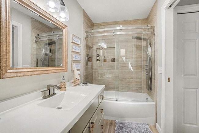 Building Photo - 2 BED 2 BATH CONDO NEAR BEACH