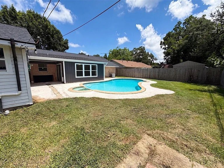 Building Photo - 910 Luella Ave