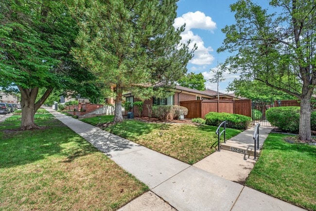Building Photo - Beautiful Cherry Creek Condo