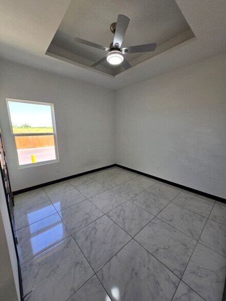 Building Photo - 1024 N Blair Ave