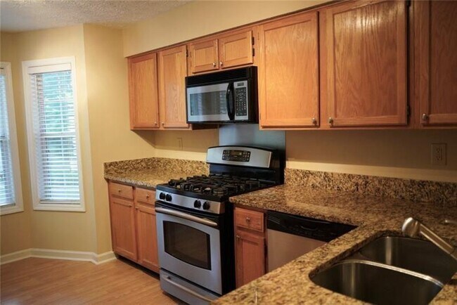 Building Photo - 4001 Riverlook Pkwy SE