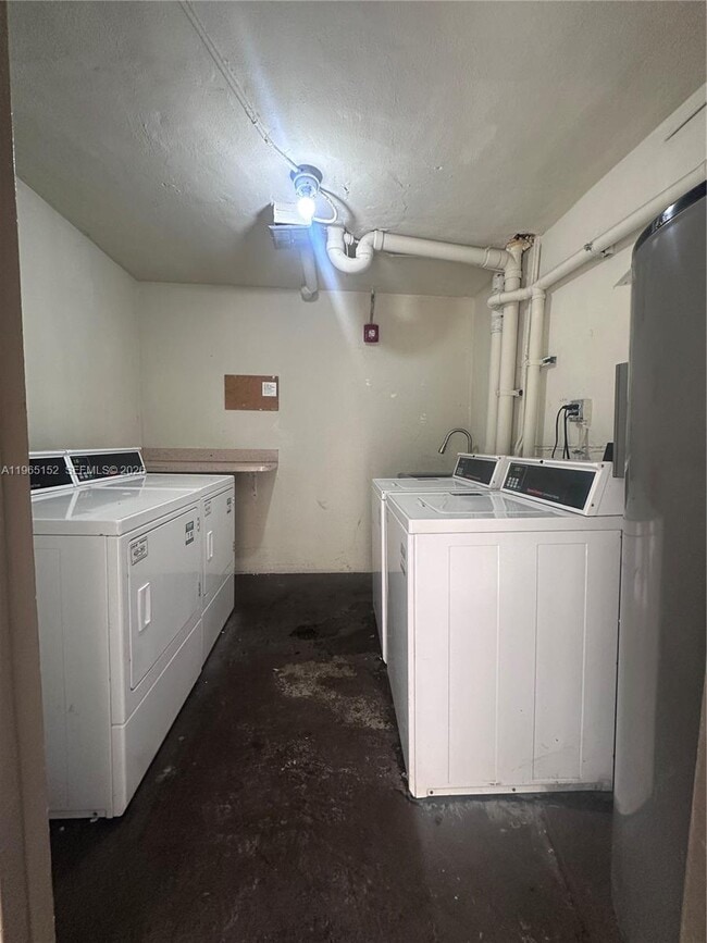 Building Photo - 1530 NE 191st St