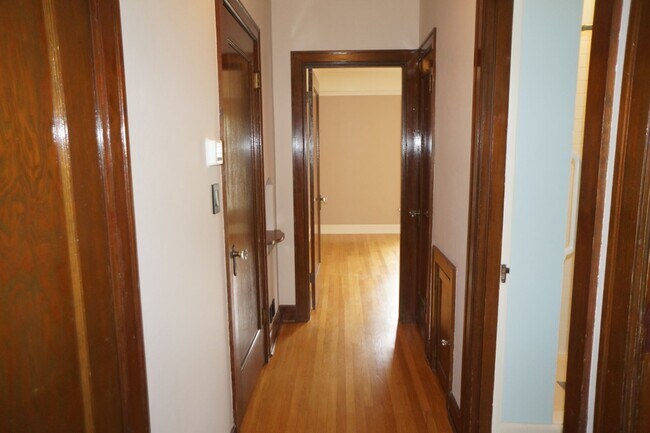 Building Photo - Fabulous Alameda/Beaumont 3 bedroom 1.5 ba...
