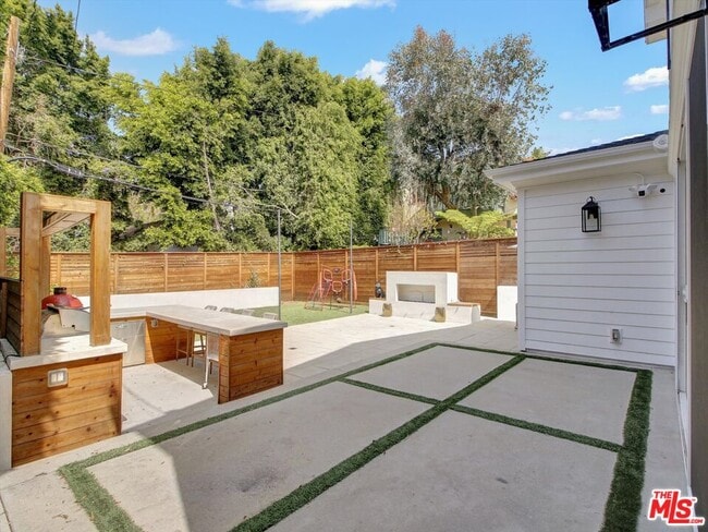 Building Photo - 10593 Kinnard Ave