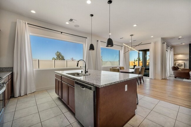 Building Photo - Beautiful 4BR/4BA home in the gated Copper View community. Features spacious living areas, mounta...