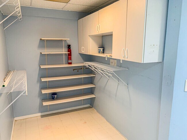 Building Photo - Spacious 4 bedroom house on a quiet North Ballard/Crown Hill  location