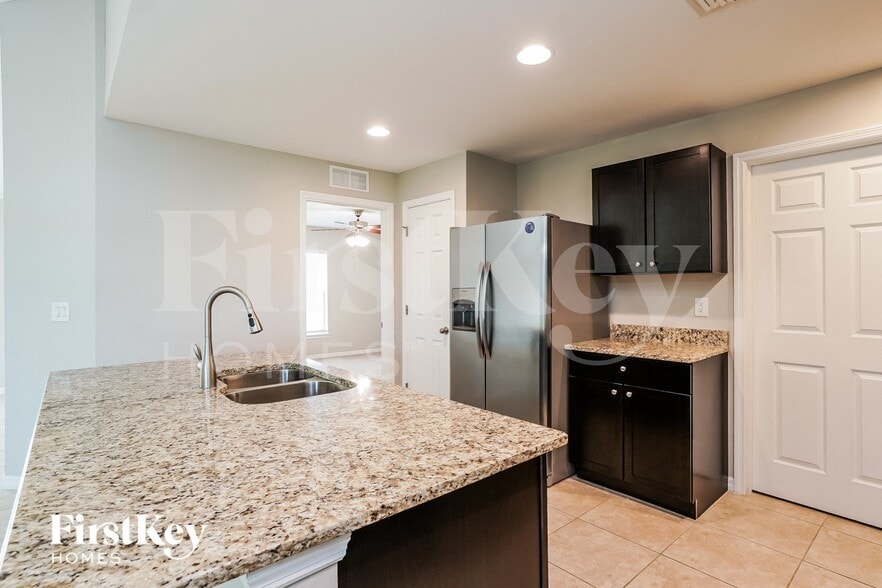 Building Photo - 2101 NW 10th Terrace