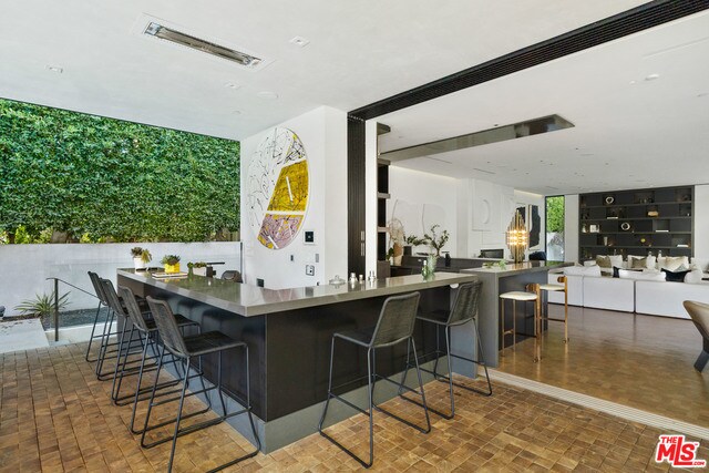 Building Photo - 809 N Rexford Dr