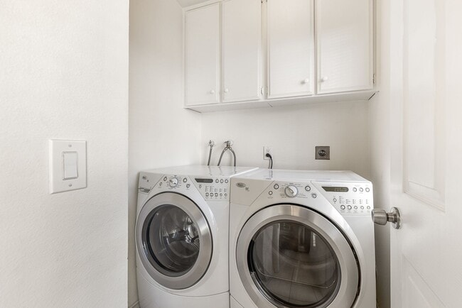 Building Photo - Beautiful 2Br / 2.5Ba Townhome In La Costa!! Call For Showing! 3D Tour Available!