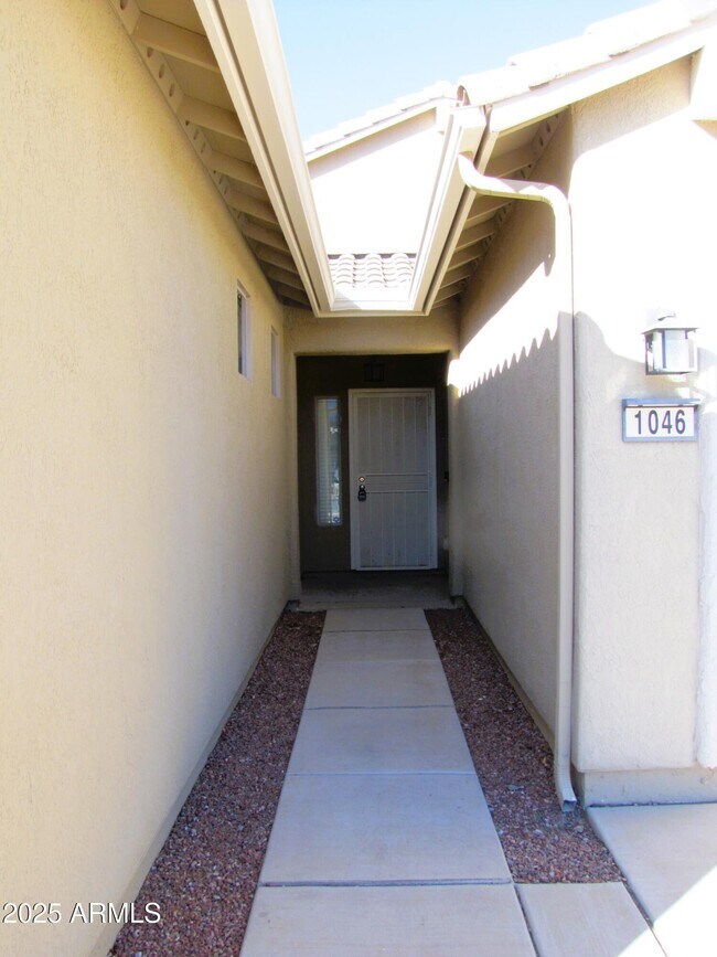 Building Photo - 1046 Estancia Dr