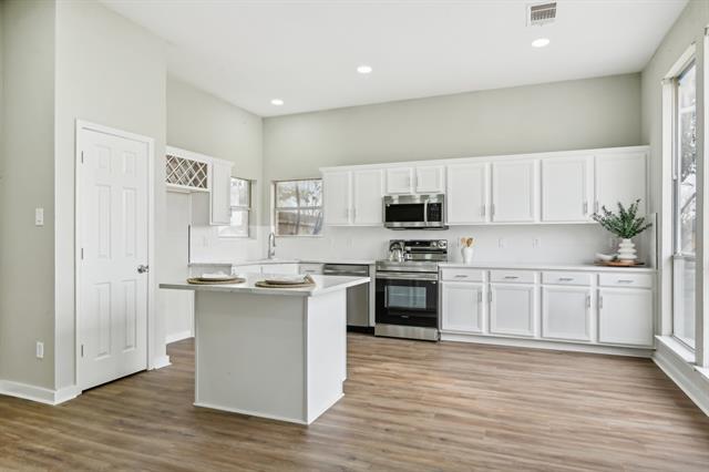 Building Photo - 1201 Cypress Dr