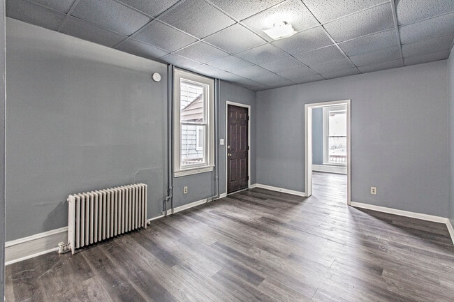 Building Photo - 32 Walnut St