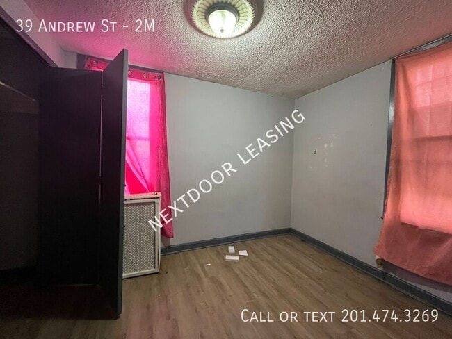 Building Photo - 39 Andrew St