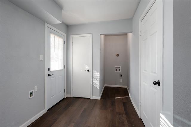 Building Photo - 2824 Lockhart Ave