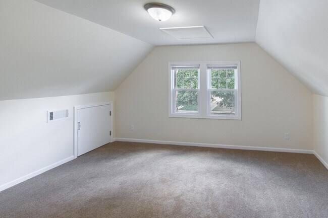 Building Photo - 7208 33rd Ave