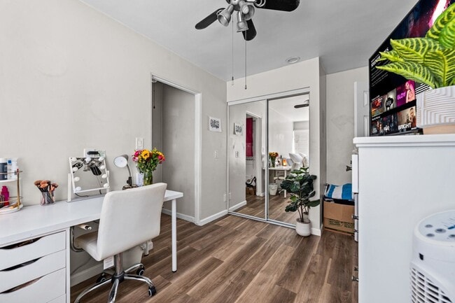 Building Photo - No back house!