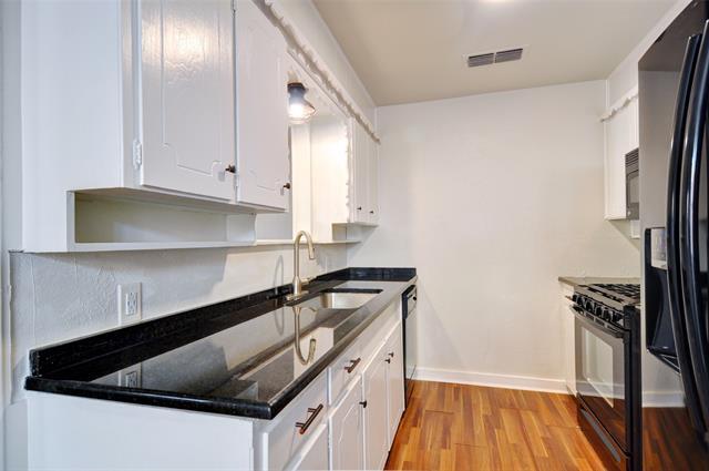 Building Photo - 208 Rolling Hills Dr