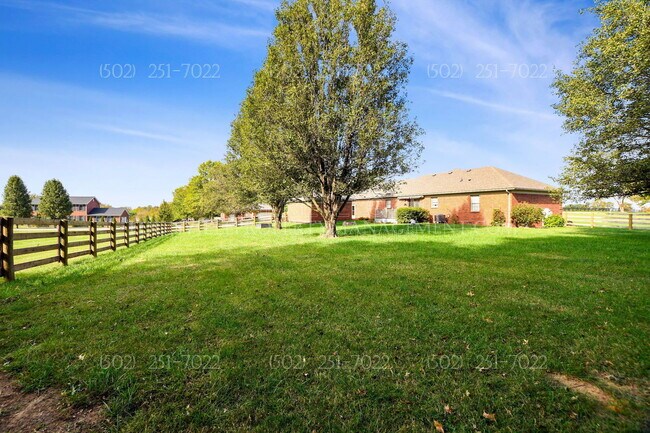 Building Photo - 1001 Navajo Dr