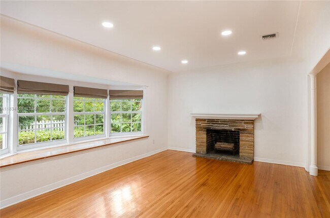 Building Photo - 4001 Hardie Ave