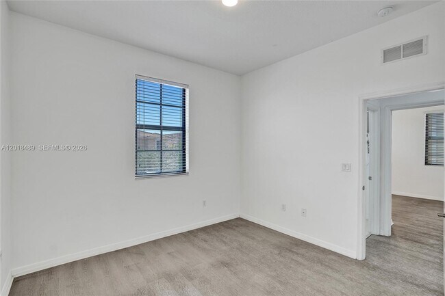 Building Photo - 643 NE 191st Terrace