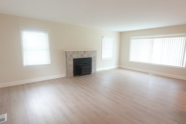 Building Photo - 3743 Country Club Ave