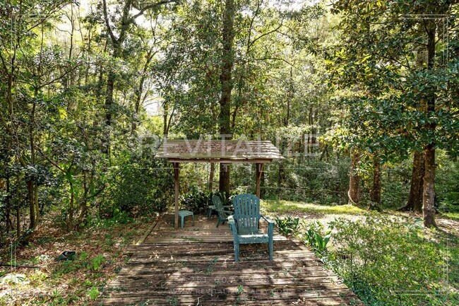 Building Photo - 3/2 Brick Home with Sunroom, Deck, and Car...
