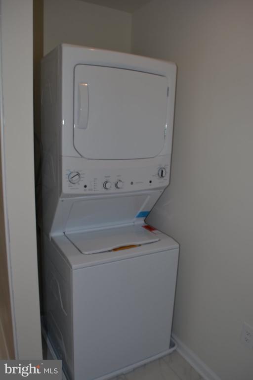 Building Photo - 7631 Ridge Ave