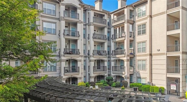 Building Photo - 2910 Clairmont Rd